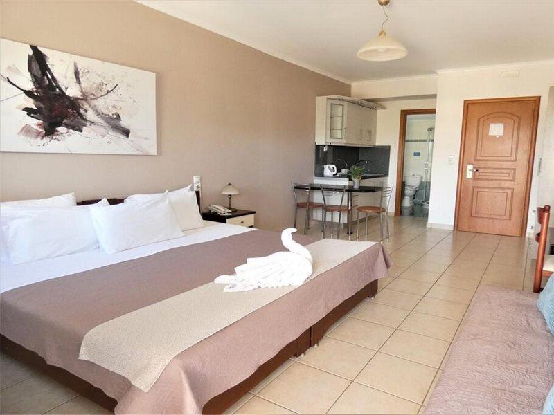 Kouvalata Lazaratos Hotel מראה חיצוני תמונה