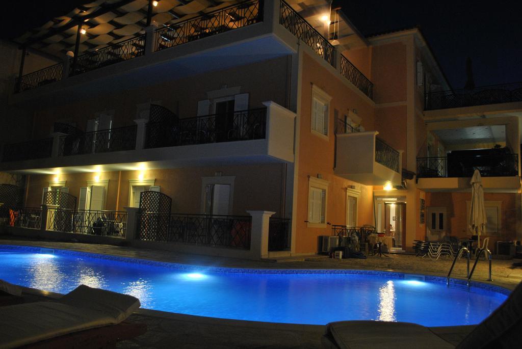 Kouvalata Lazaratos Hotel מראה חיצוני תמונה