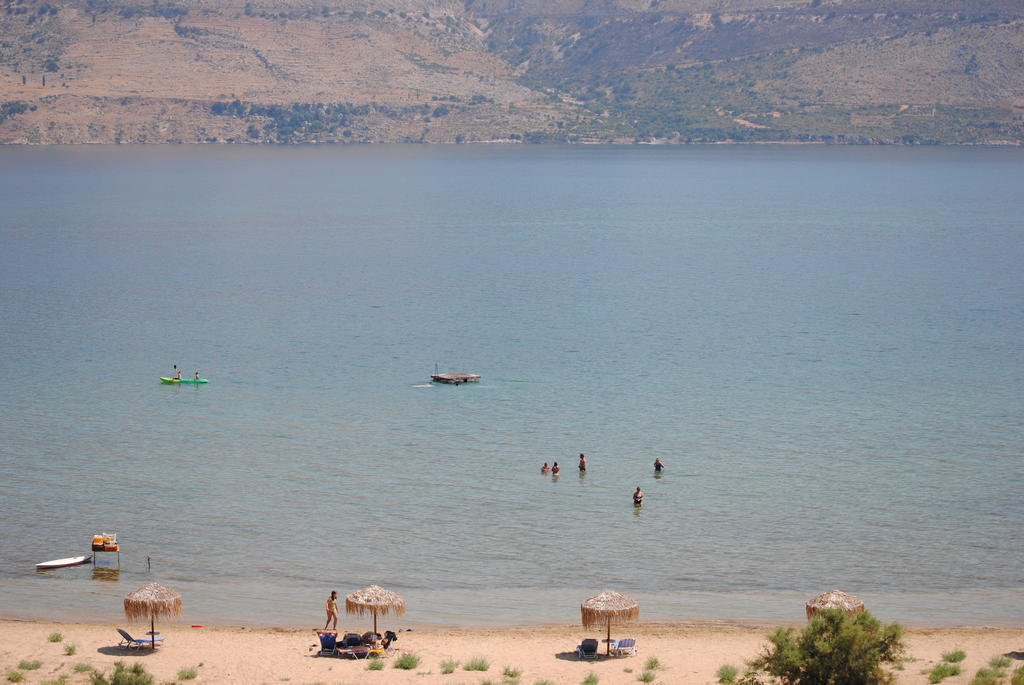 Kouvalata Lazaratos Hotel מראה חיצוני תמונה