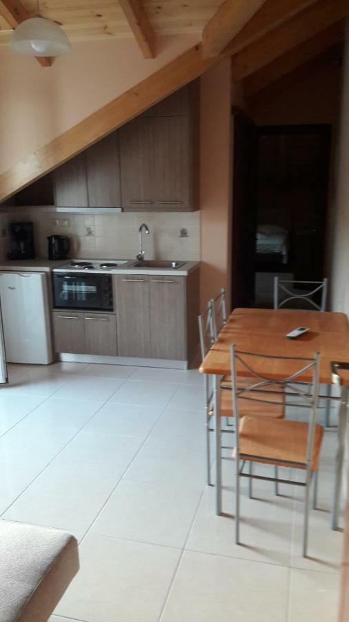 Kouvalata Lazaratos Hotel מראה חיצוני תמונה