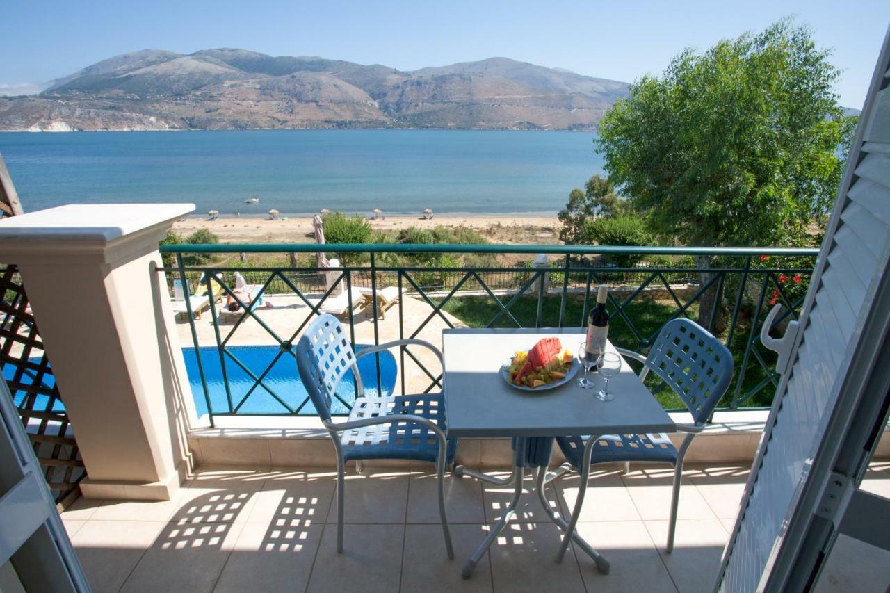 Kouvalata Lazaratos Hotel מראה חיצוני תמונה